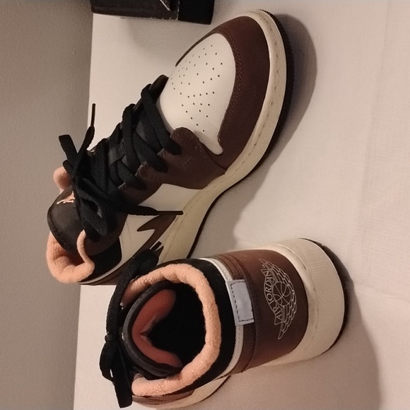 Jordan 1 mocha dunks - Picture 3 of 4